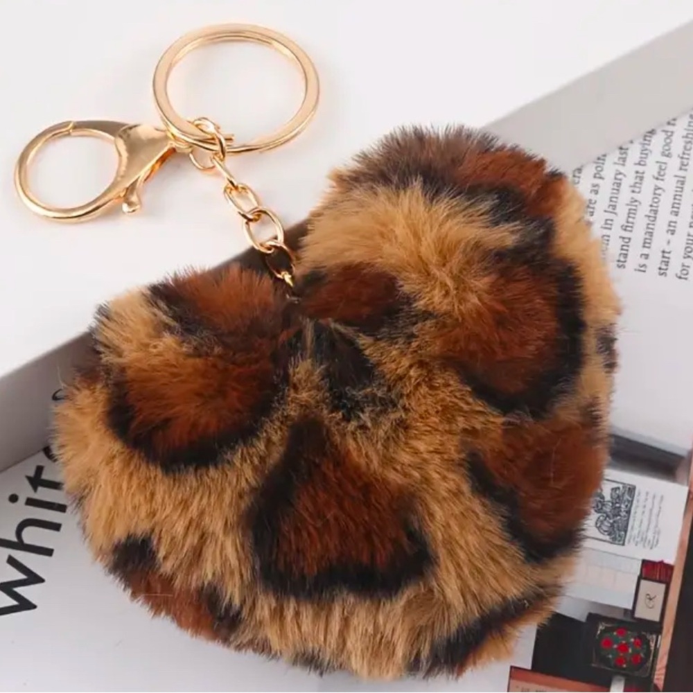 Fuzzy leopard keycharm two colors - Picture 1 of 2